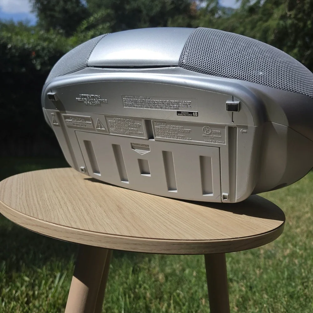Sony CFD-S350 Portable CD Radio Cassette Boombox Silver Mega Bass cd no work.